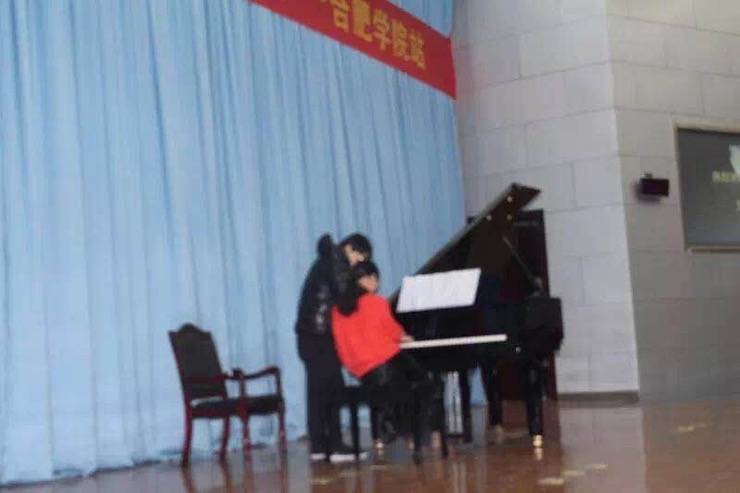 【报道】从师而不惑|fun88乐天堂艺术家宋思衡安徽巡讲·合肥学院站圆满结束。诤悠担
