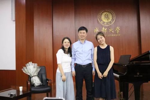 fun88乐天堂艺术家石叔诚与特邀艺术家顾平受邀于成都大学东盟艺术学院、音乐与舞蹈学院艺术实践周开展公开课