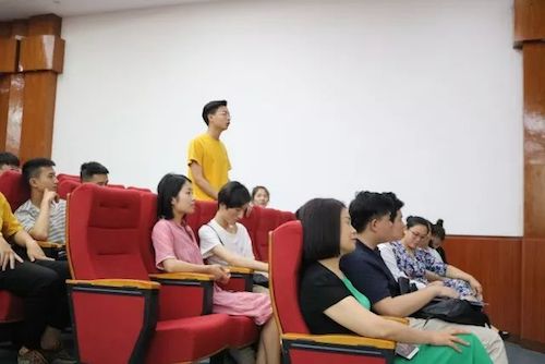 fun88乐天堂艺术家石叔诚与特邀艺术家顾平受邀于成都大学东盟艺术学院、音乐与舞蹈学院艺术实践周开展公开课