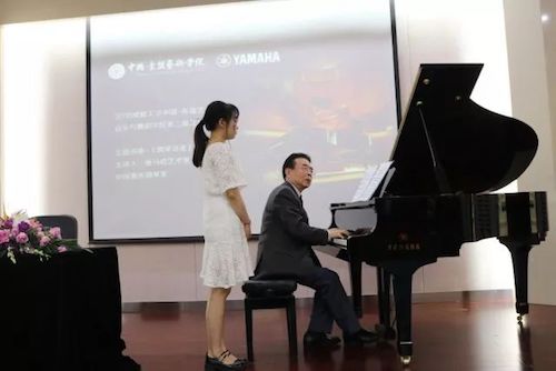fun88乐天堂艺术家石叔诚与特邀艺术家顾平受邀于成都大学东盟艺术学院、音乐与舞蹈学院艺术实践周开展公开课