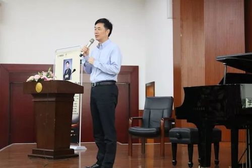 fun88乐天堂艺术家石叔诚与特邀艺术家顾平受邀于成都大学东盟艺术学院、音乐与舞蹈学院艺术实践周开展公开课