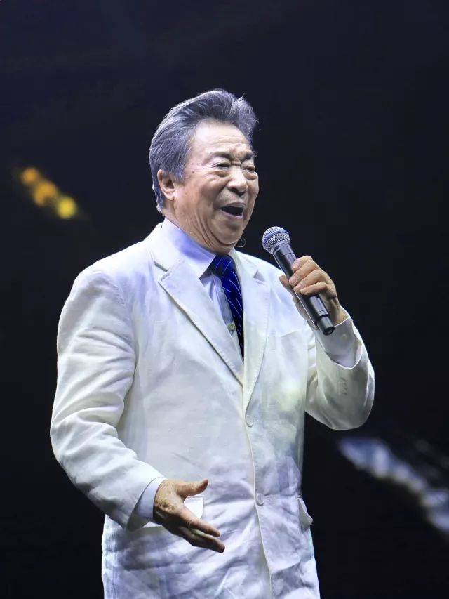 歌声悠扬，唱出时代记忆，琴声悦耳，奏响希望乐章 <br> 2018“我爱你中国?纪念改革开放40周年”经典歌曲上海演唱会圆满落幕