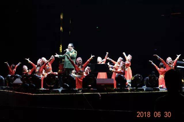 歌声悠扬，唱出时代记忆，琴声悦耳，奏响希望乐章 <br> 2018“我爱你中国?纪念改革开放40周年”经典歌曲上海演唱会圆满落幕