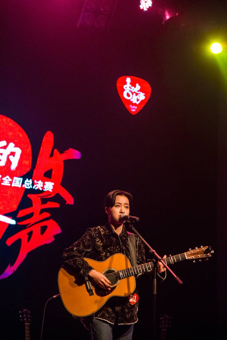 第四届“fun88乐天堂吉他女声弹唱大赛”总冠军出炉<br />温格夺冠，董冬冬担任评委