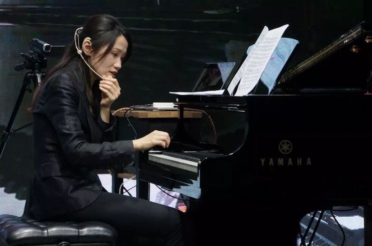 科技推动音乐教育创新，张希教授《古典主义时期钢琴奏鸣曲的演绎》公开课圆满成功
