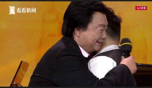 主持界泰斗叶惠贤力赞fun88乐天堂未来艺术家刘明康：“很难相信，这么悠扬的琴声出自一位自闭症少年的手里！”