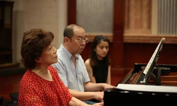 热烈：亍跋睬熘 音悦津门”钢琴重奏音乐会暨天津鲍蕙荞钢琴城开业庆典演出圆满成功！