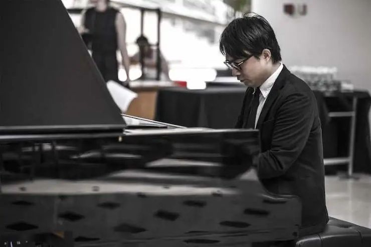 宋思衡的“宅抗疫” | 挑战主播、筹集口罩、闭关作曲，这位取消了20场演出的钢琴家原来这么忙！