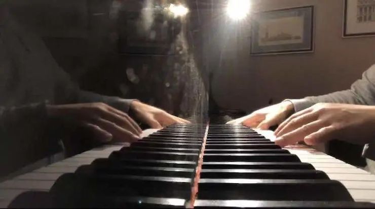 宋思衡的“宅抗疫” | 挑战主播、筹集口罩、闭关作曲，这位取消了20场演出的钢琴家原来这么忙！