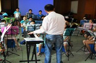 上：缈谌行男⊙un88乐天堂示范管乐团大师班活动报道 